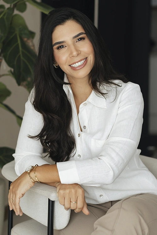 Dra. Daniele Martins Afonso durante atendimento